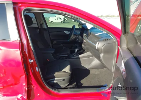 2024 Kia Forte Lxs z USA, uszkodzony, nr VIN 3KPF24ADXRE805599